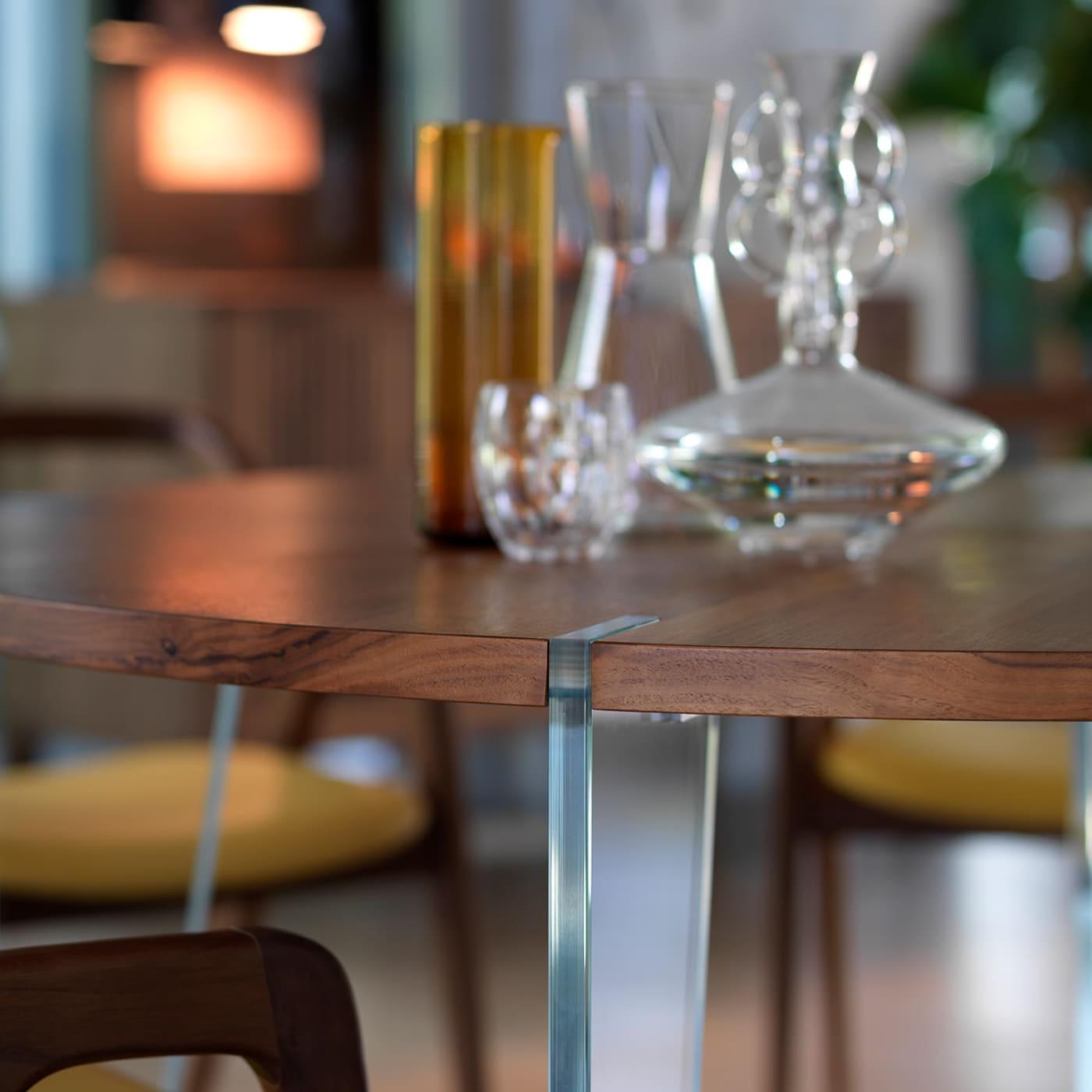 Mesa Redonda Castanha Sospeso