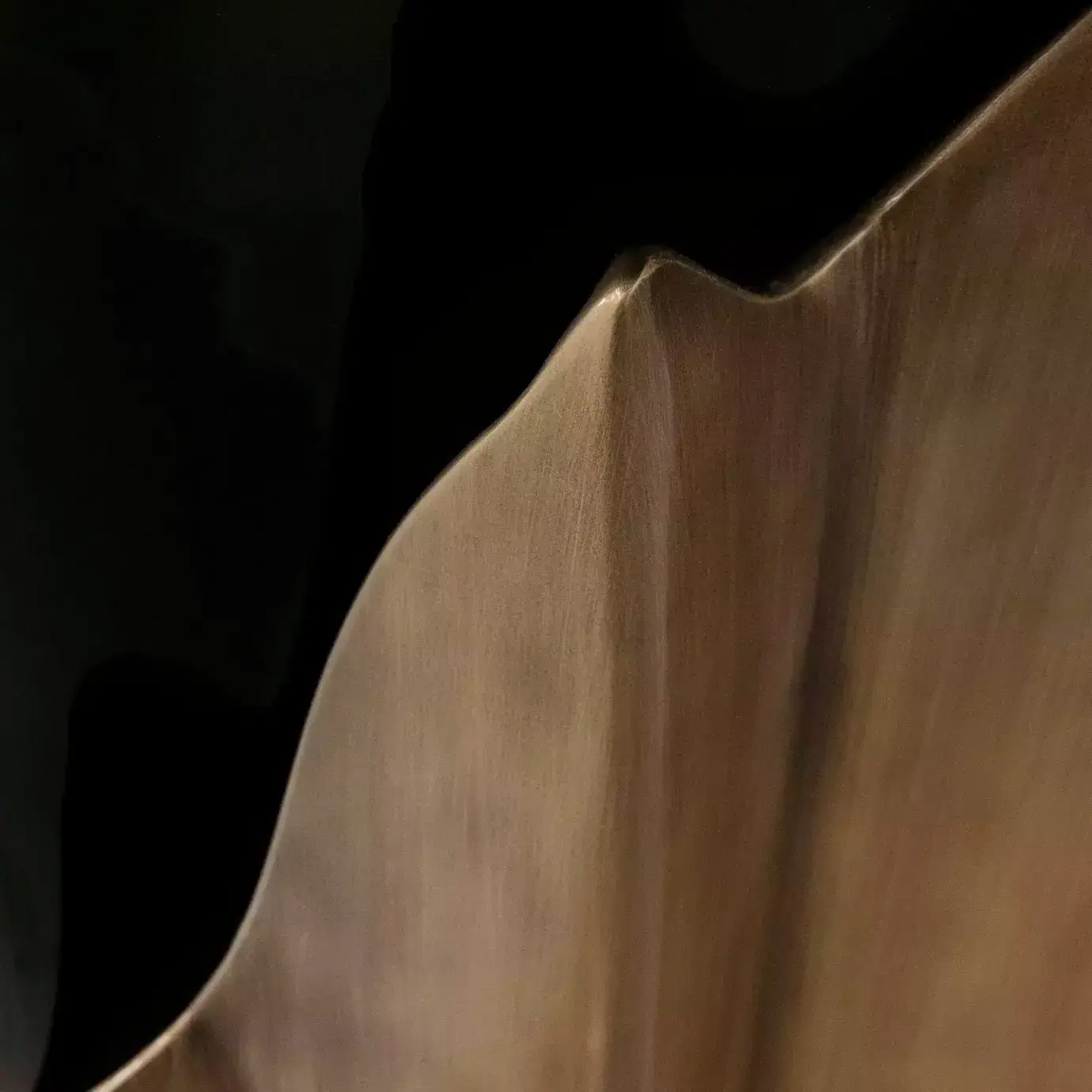 Mesa de Apoio Folha Dourada Envelhecida Solstice