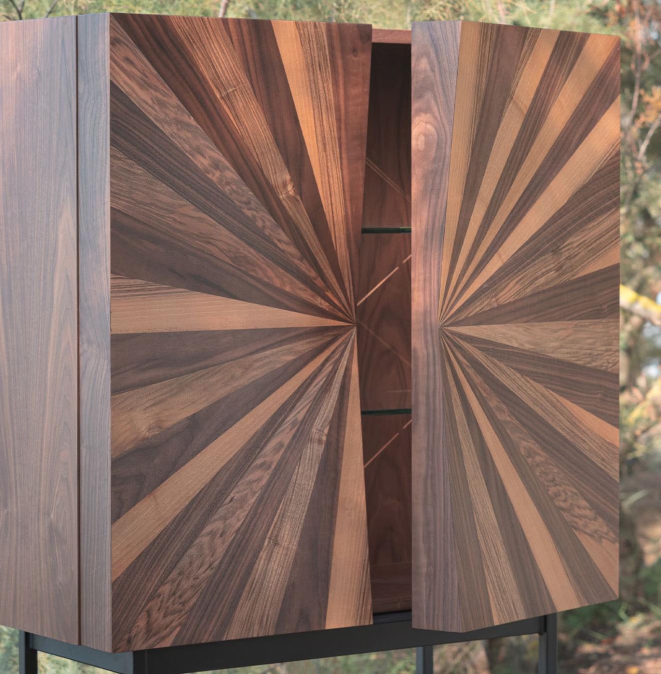 Armário madeira folheada