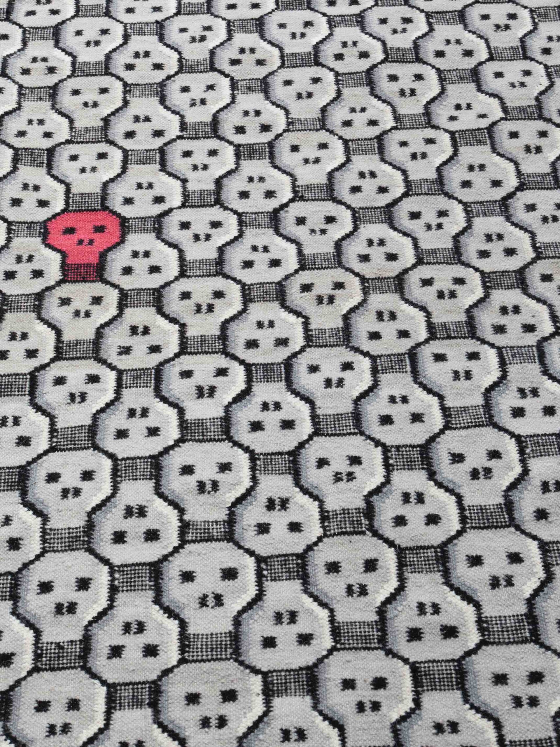 Tapete Knock Out Large Tecido à Mão