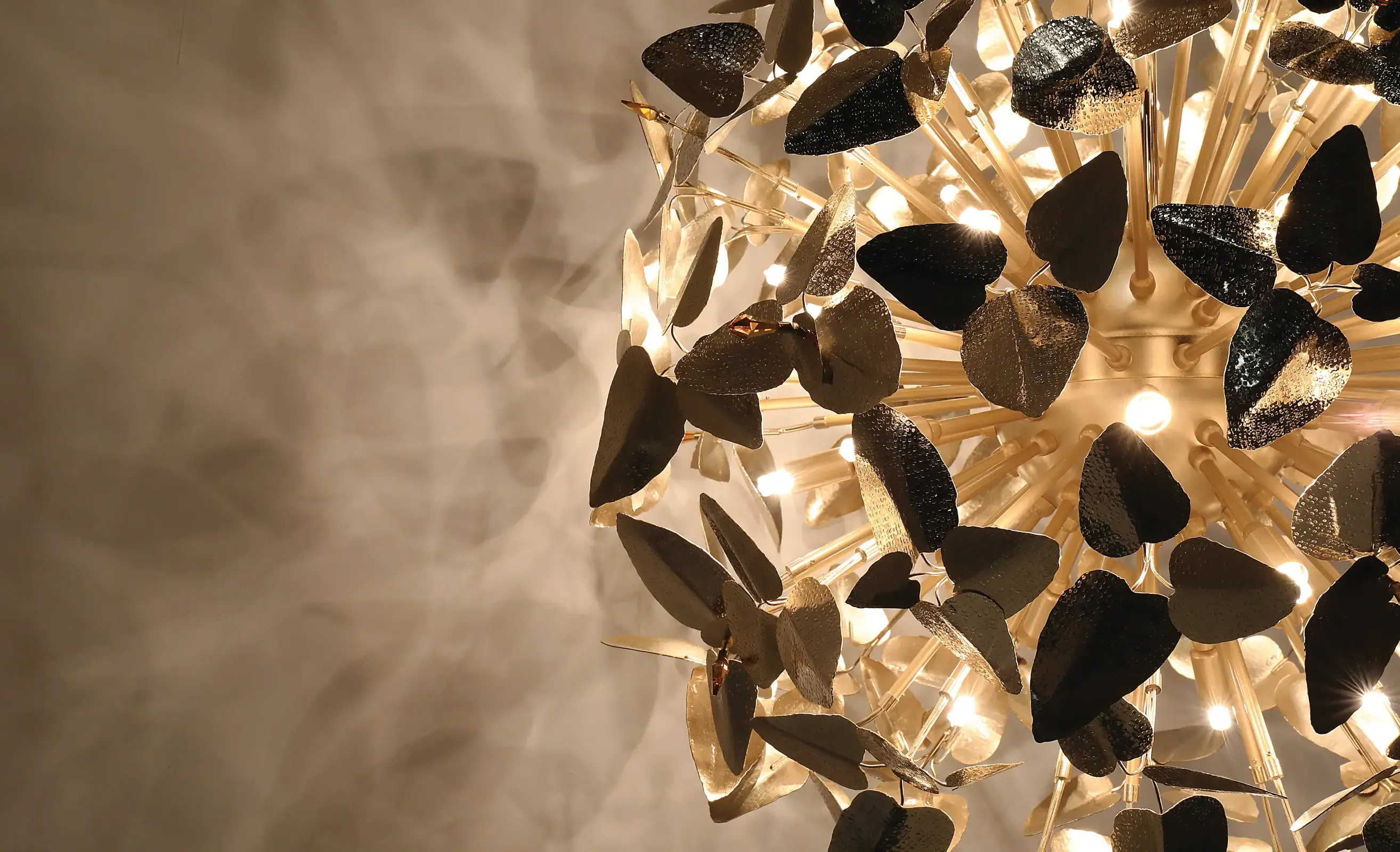 Candeeiro suspenso globo charme real