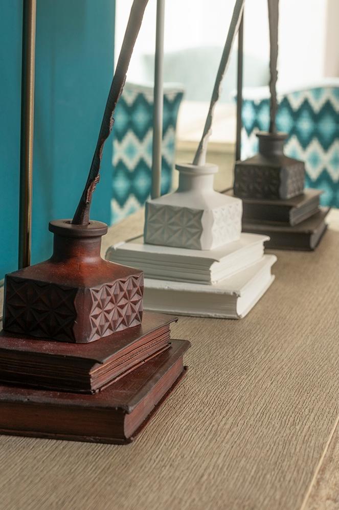 Candeeiro de Mesa Tom com Acabamento Giz