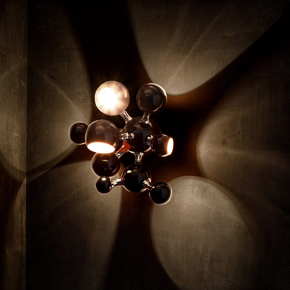 Candeeiro de parede molecular