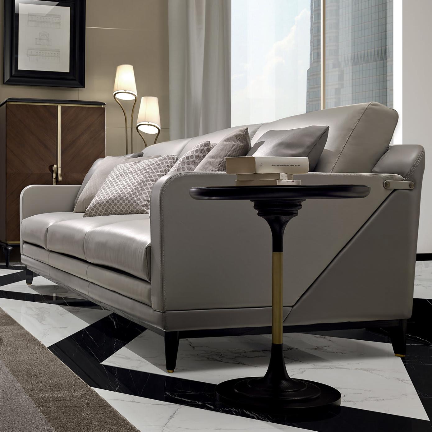 Mesa de Apoio Adornada com Tampo em Latão | Dimensões: Ø 50 × A 60 cm Mesa de Apoio Adornada com Tampo em Latão | Dimensões: Ø 50 × A 60 cm