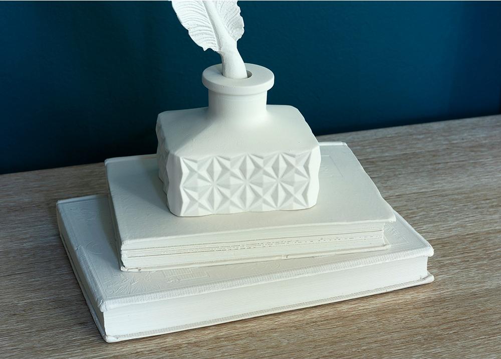 Candeeiro de Mesa Tom com Acabamento Giz