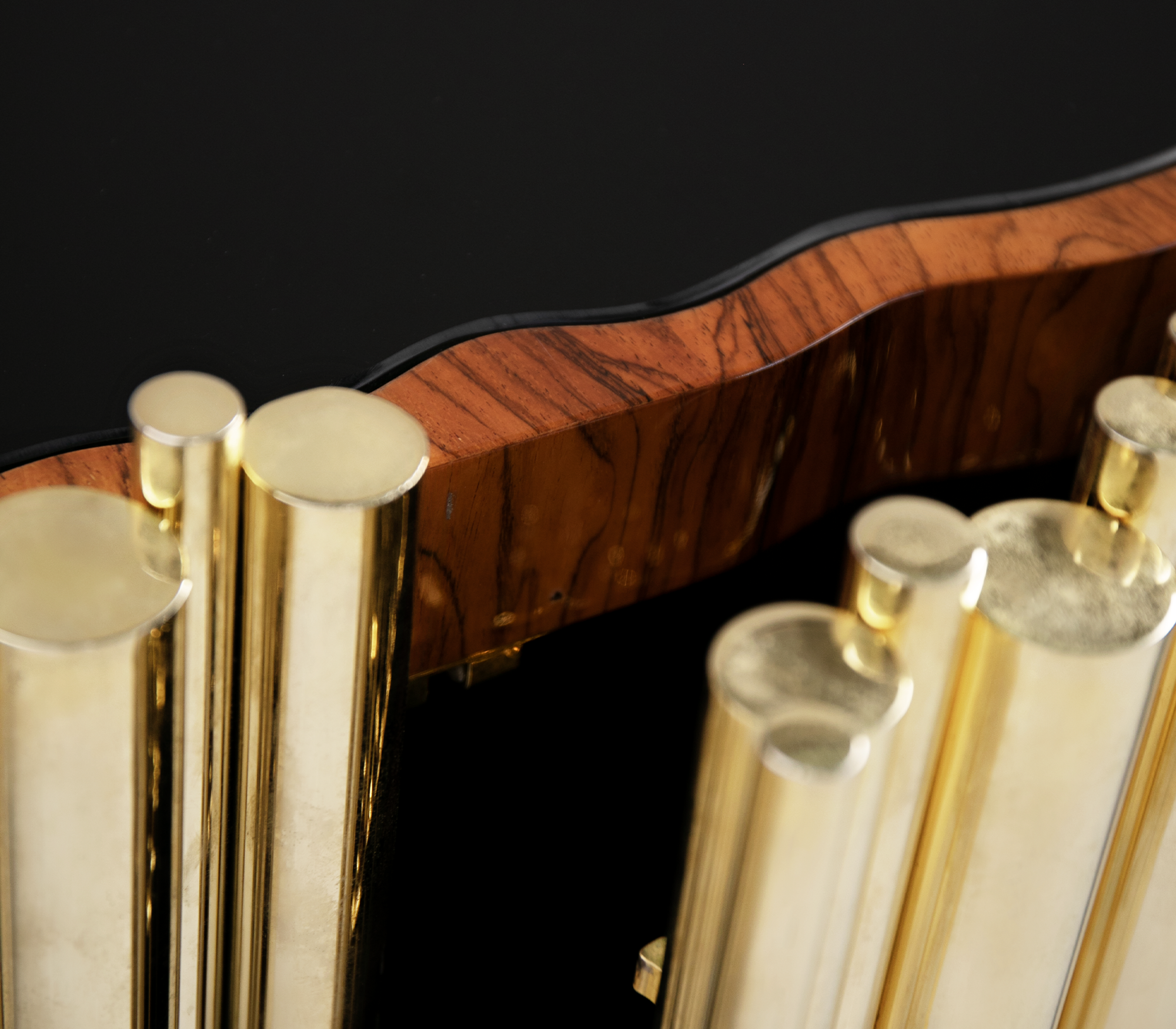 Aparador Harmony dourado premium