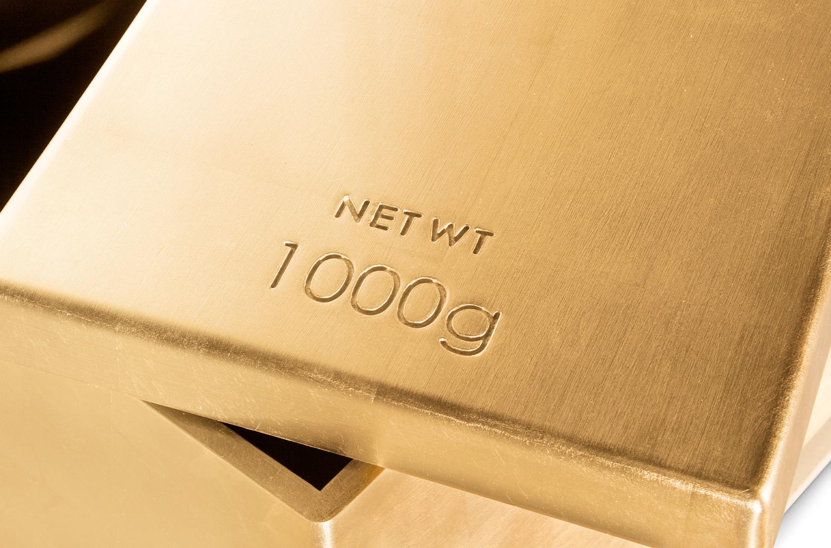 Caixa de tesouro dourada