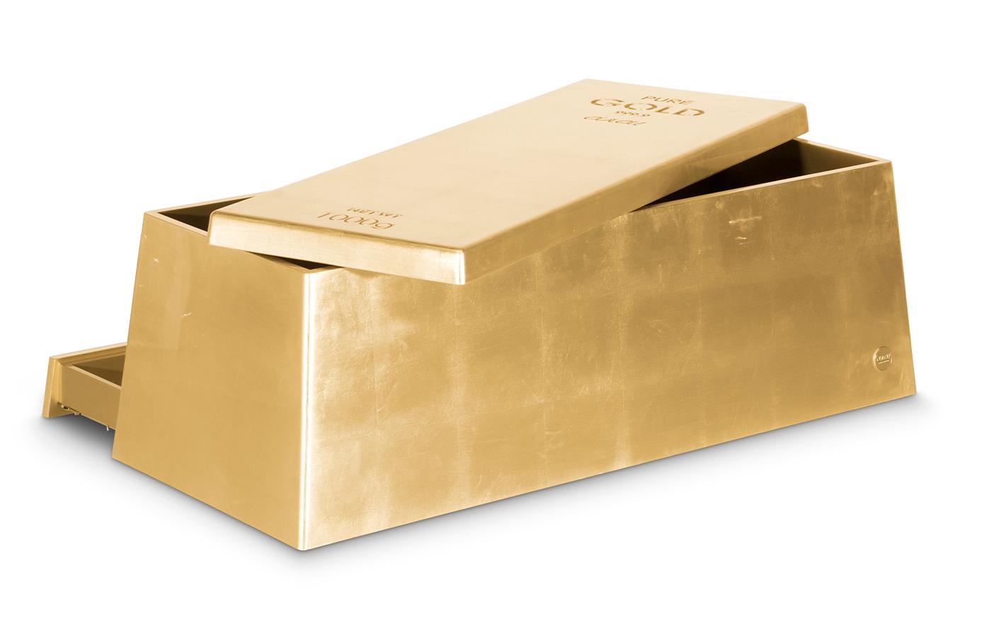 Caixa de tesouro dourada