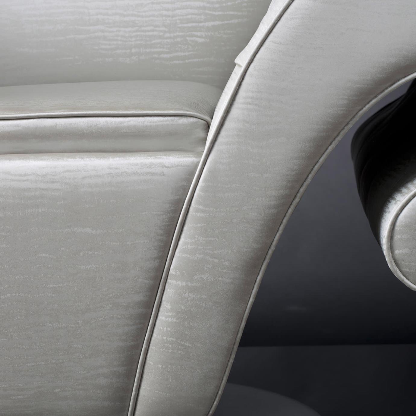 Poltrona Giratória Silhouette Branca