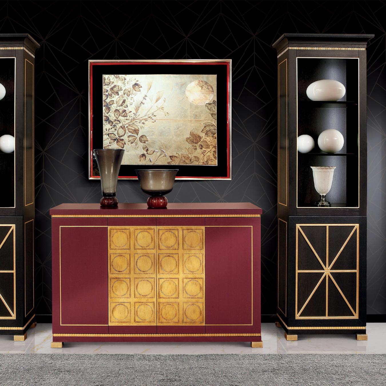 Aparador com Folha de Ouro e Painéis Lacados