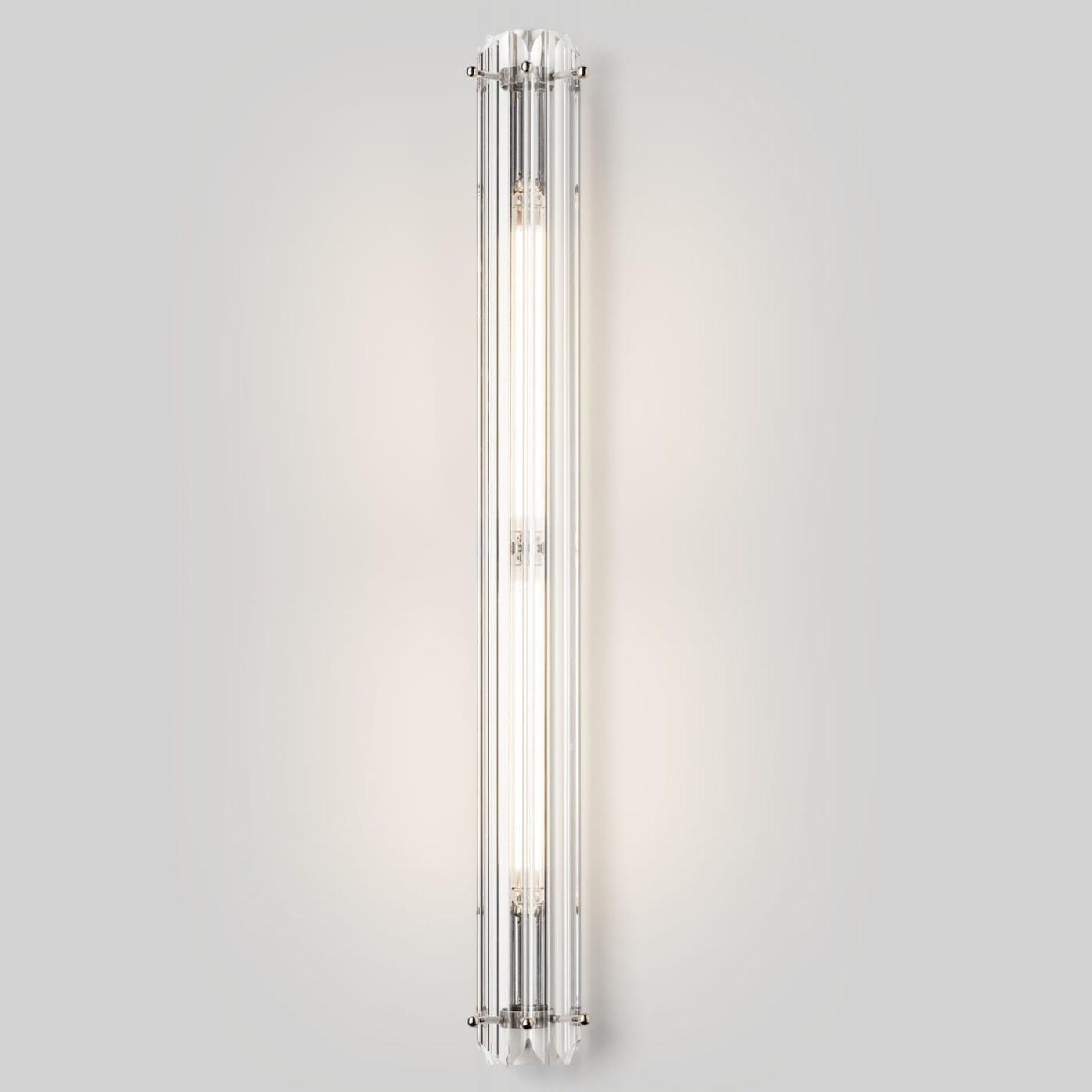 Aplique de Parede Minimalista com Elementos de Vidro Triedro