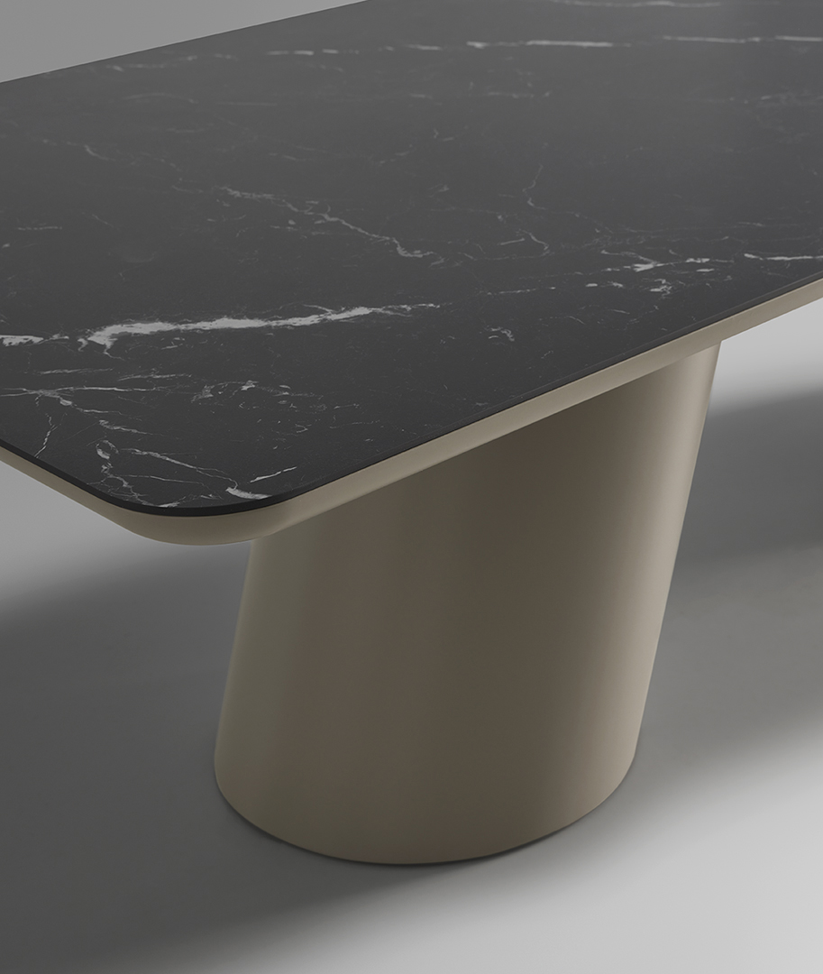 Mesa de Jantar Altea com Tampo em Cerâmica Preta