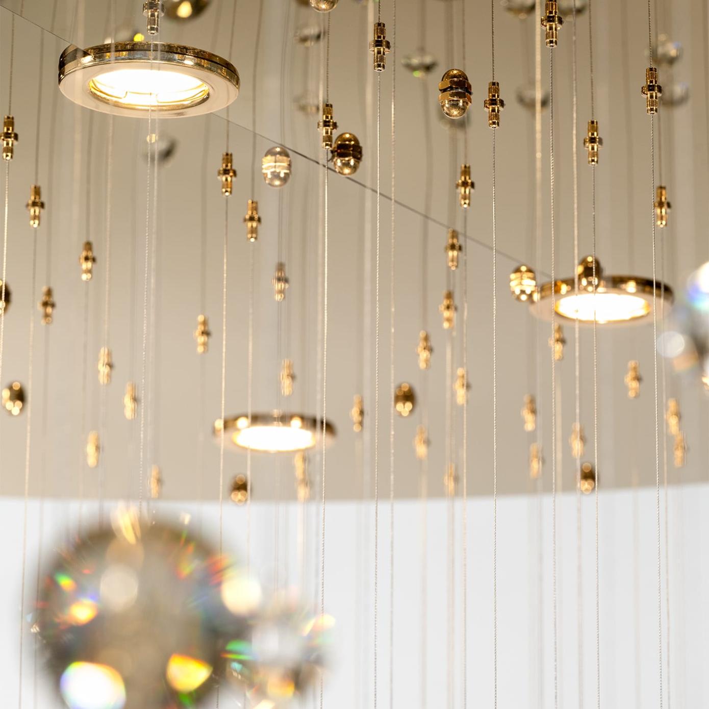 Lustre em Ouro Pálido com Esferas de Cristal