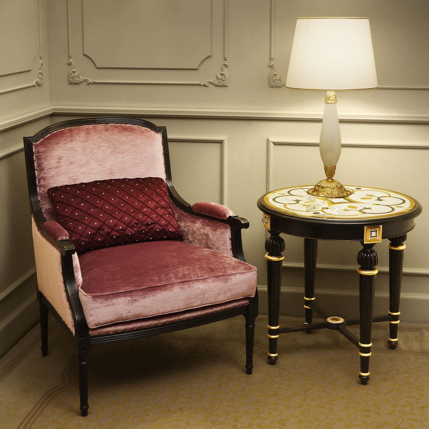 Poltrona Clássica em Veludo Bordô