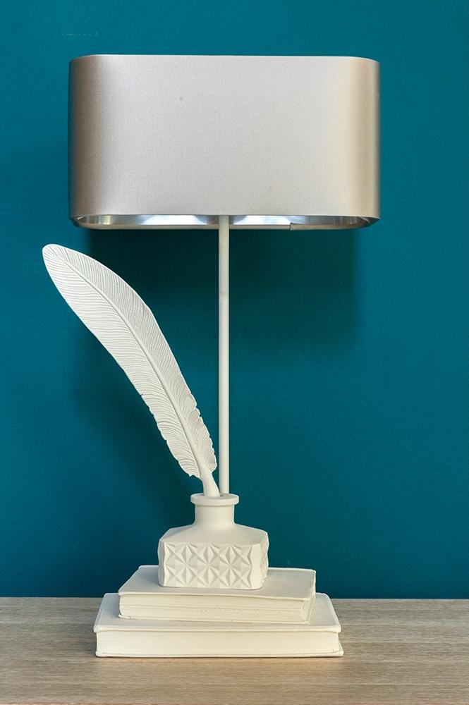 Candeeiro de Mesa Tom com Acabamento Giz