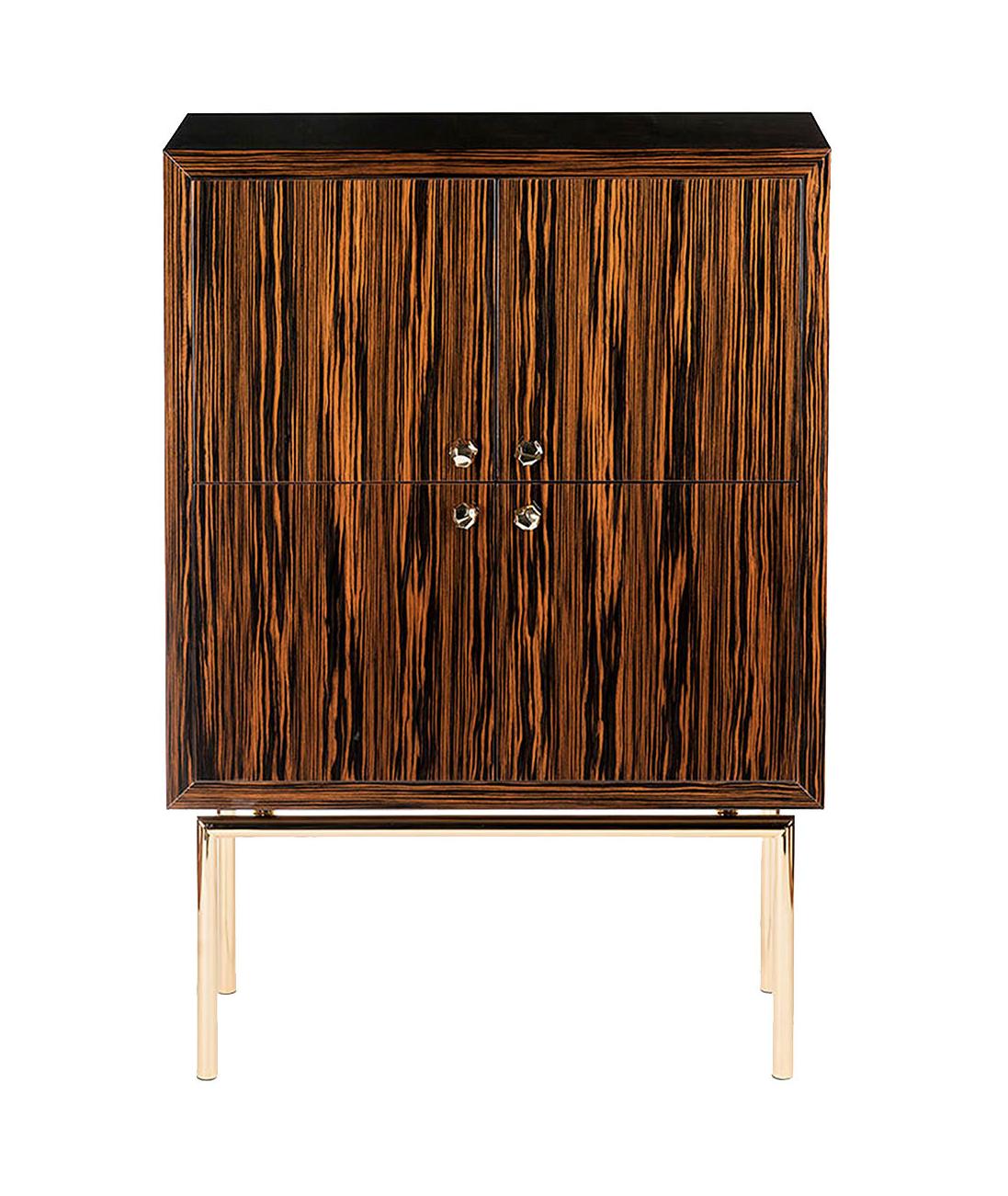 Armário Secret em Madeira