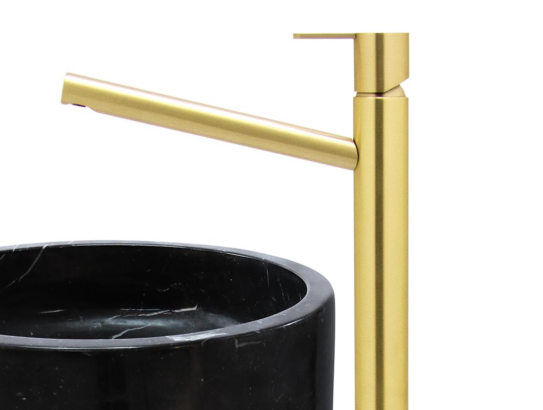 Lavatório de coluna inspirado em carpa