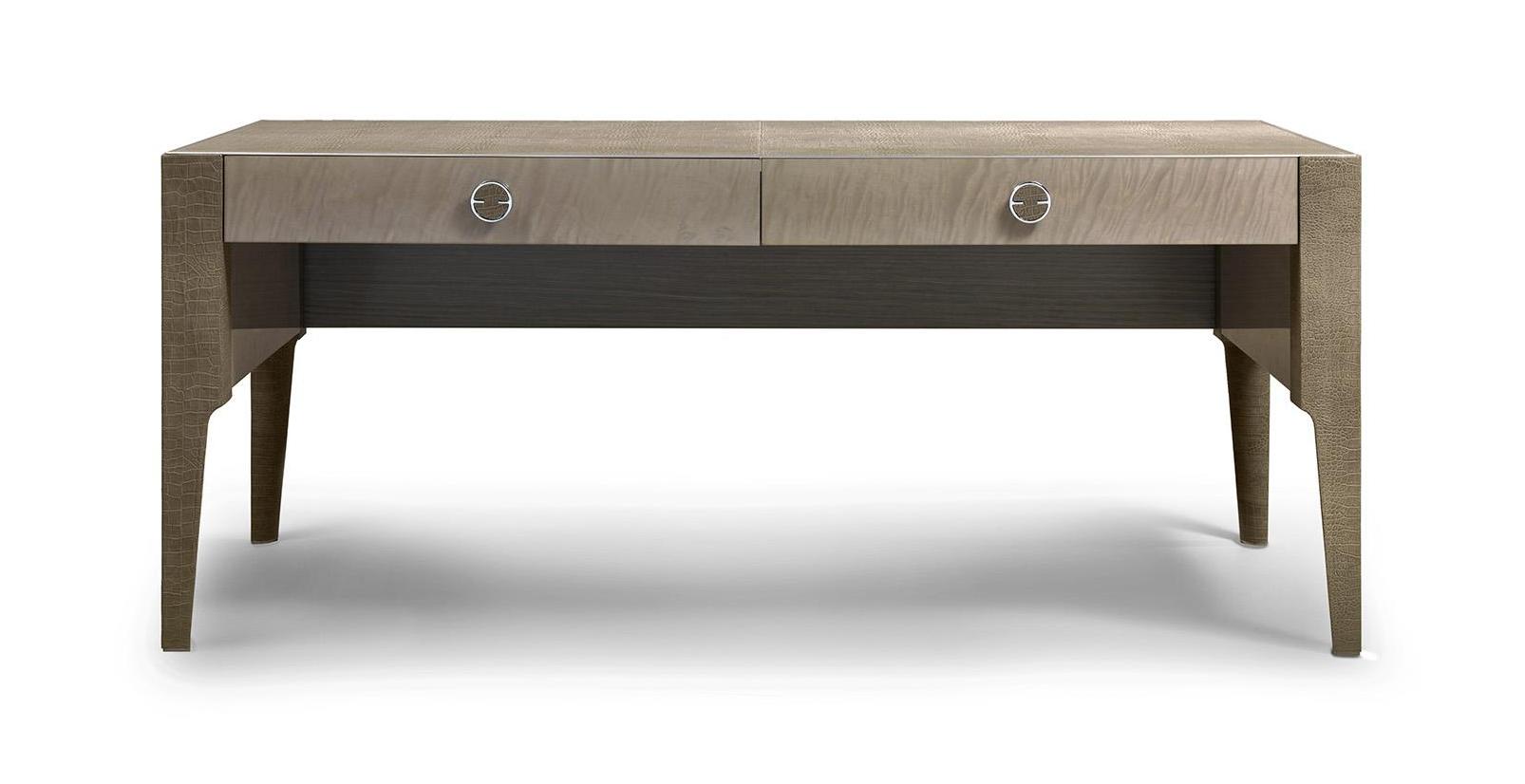 Secretária com Pernas Revestidas em Pele