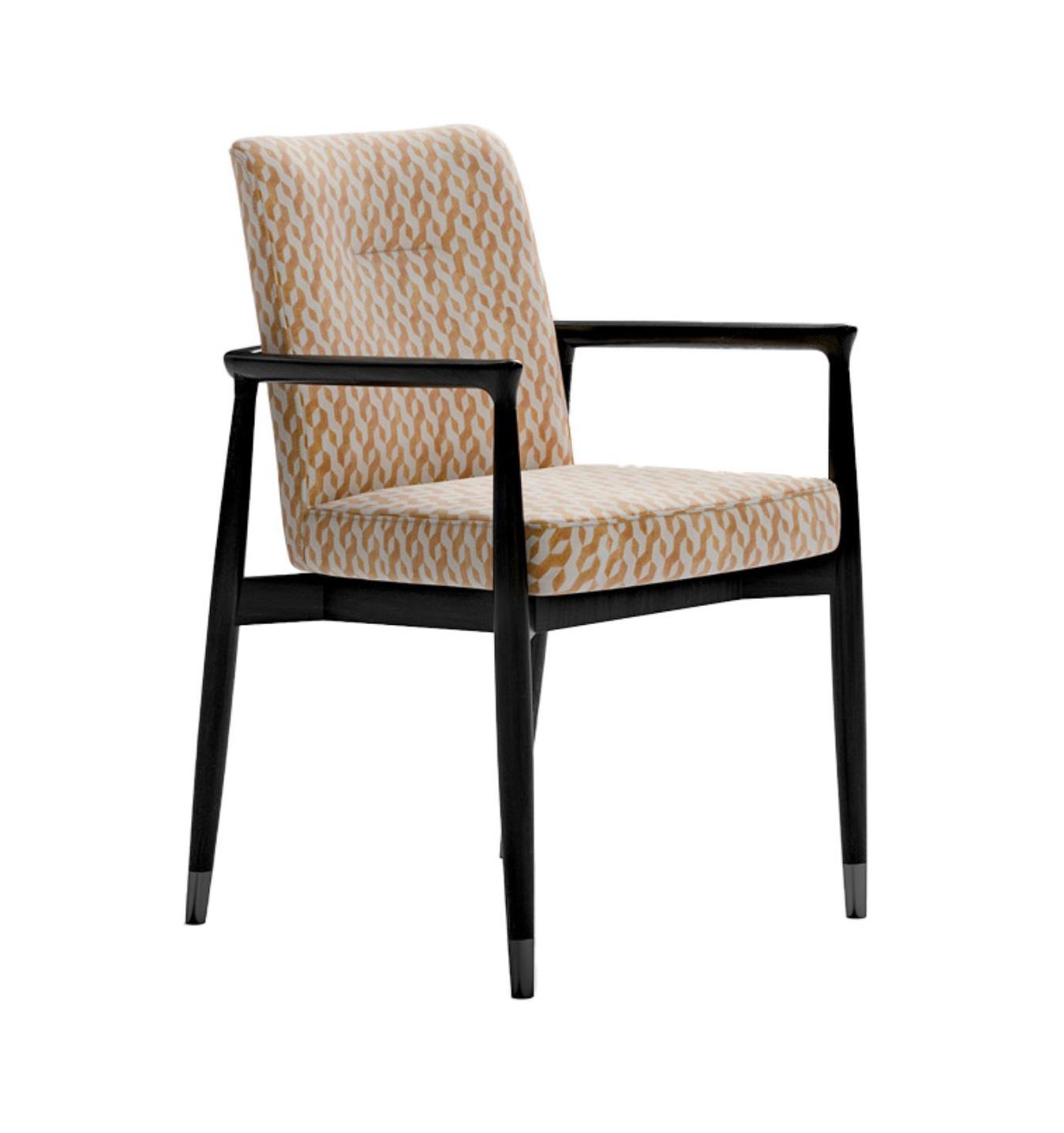 Poltrona Lacada Preta Mate com Almofadas