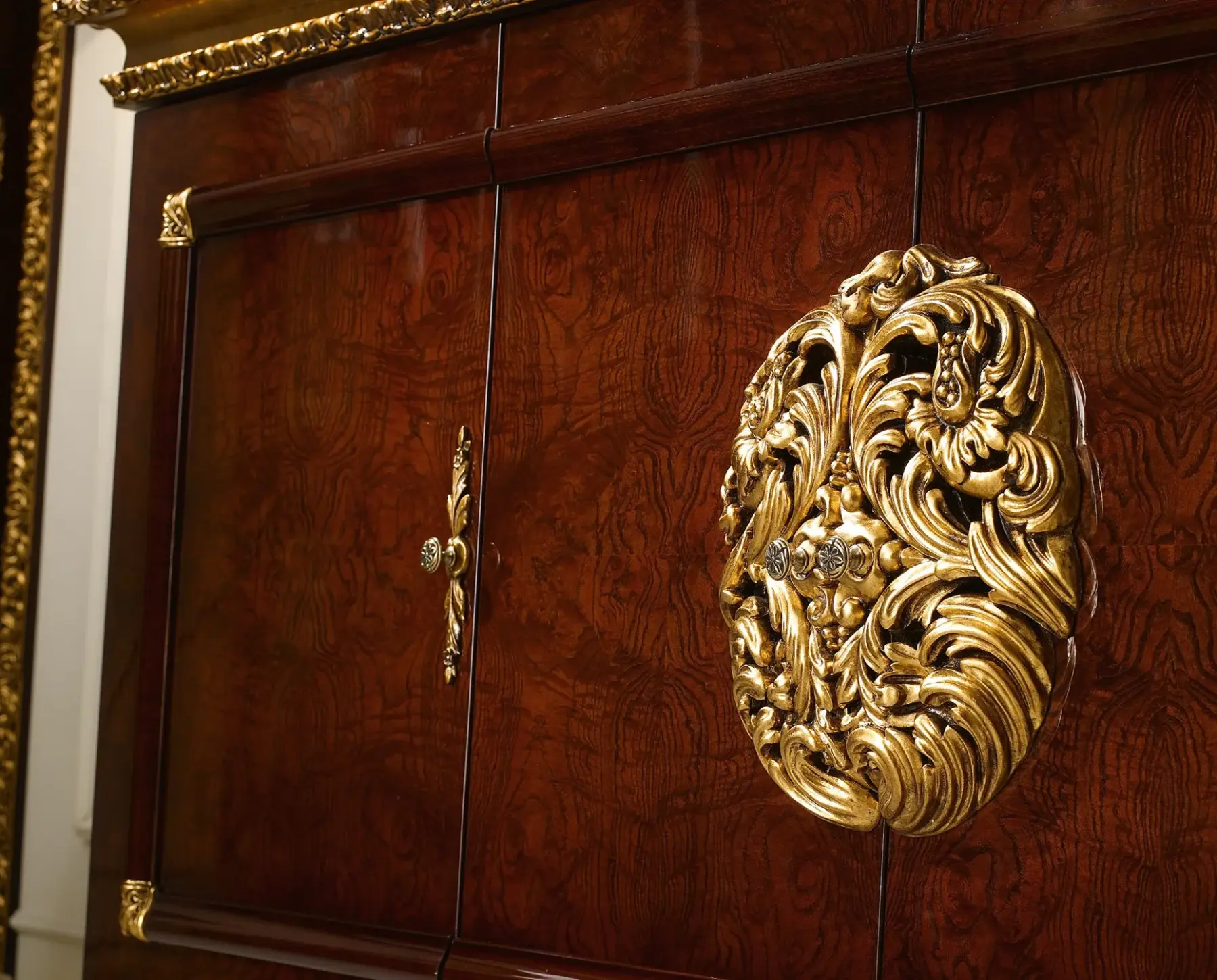 Aparador clássico Royal