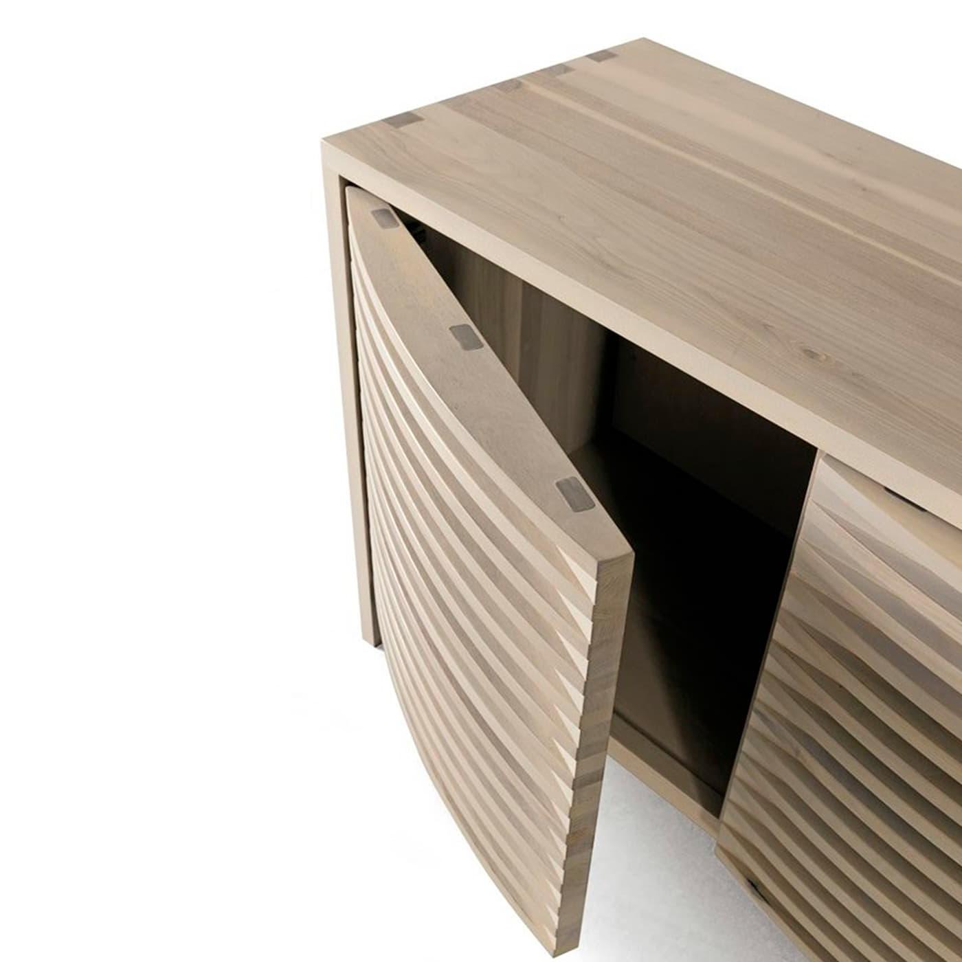 Aparador Onda nogueira maciça cinzenta