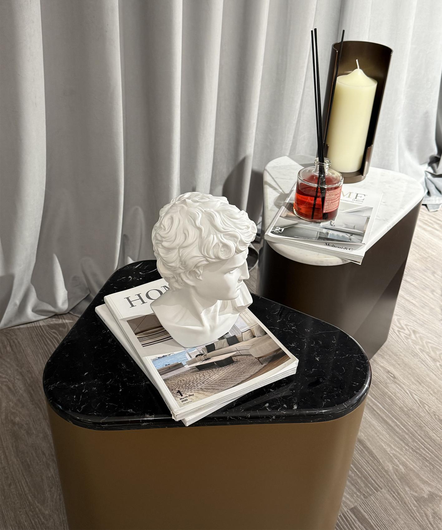 Mesa de Centro Doris com Tampo em Mármore