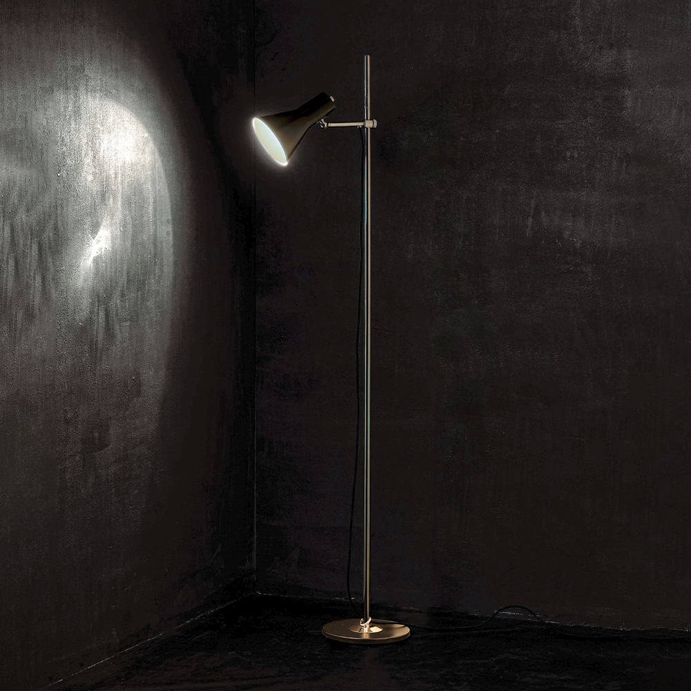 Candeeiro de pé aventureiro