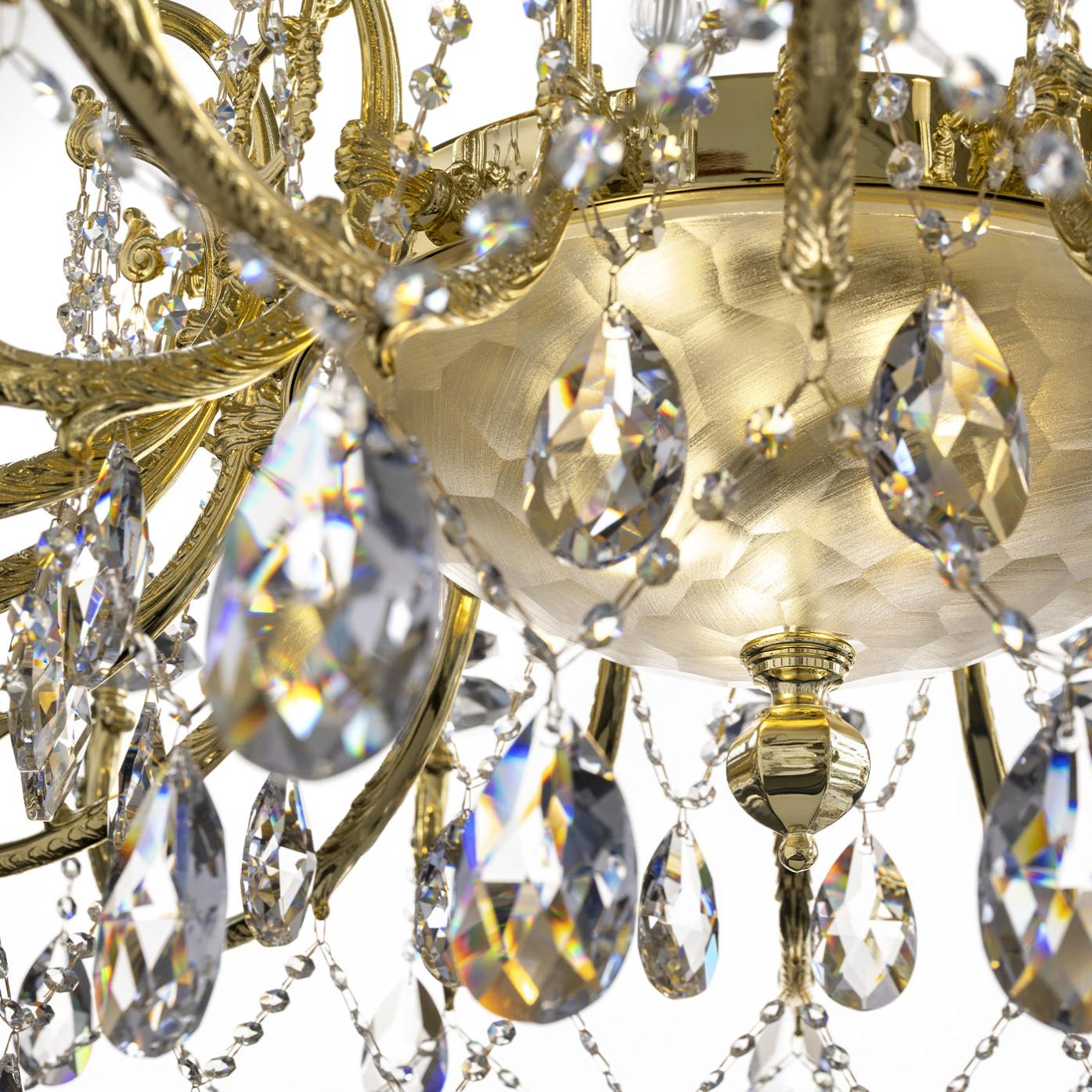 Lustre Clássico de Cristal com Acabamento Dourado