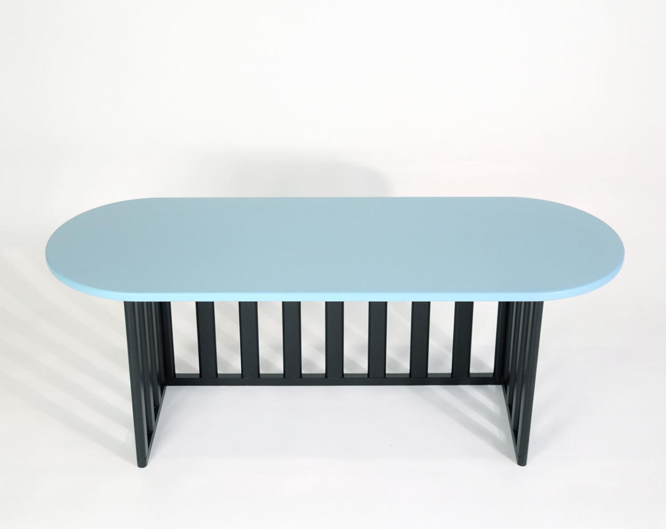 Mesa de Apoio Oval Azul Claro em Madeira