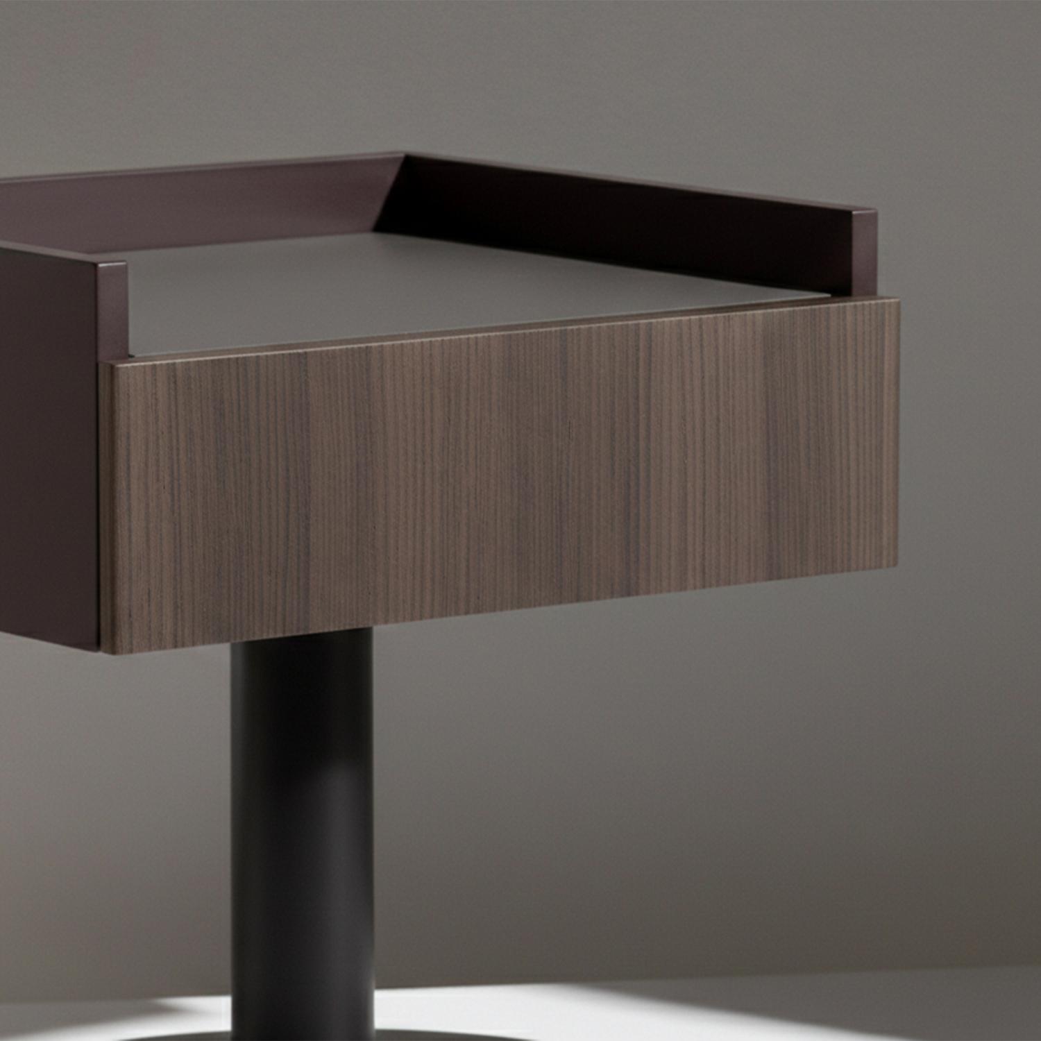 Mesa de Cabeceira Pedestal Roger