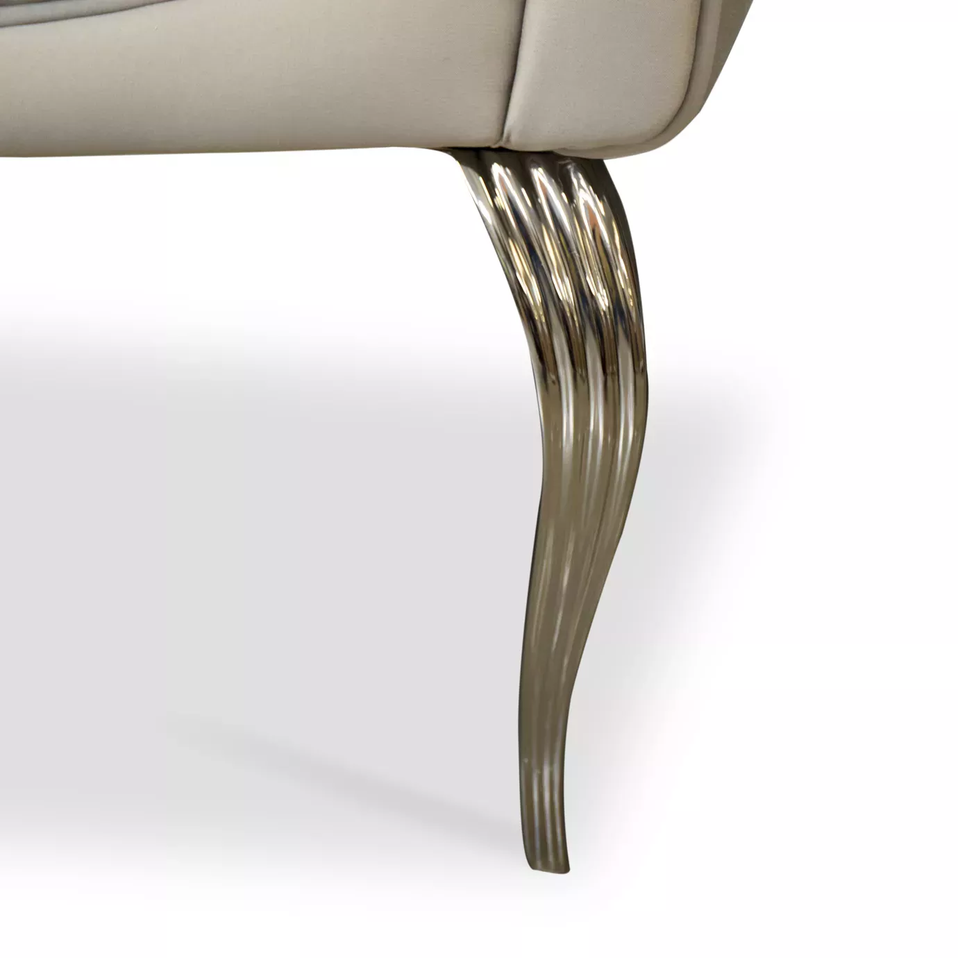 Sofá Comprido Base Metal Saphira