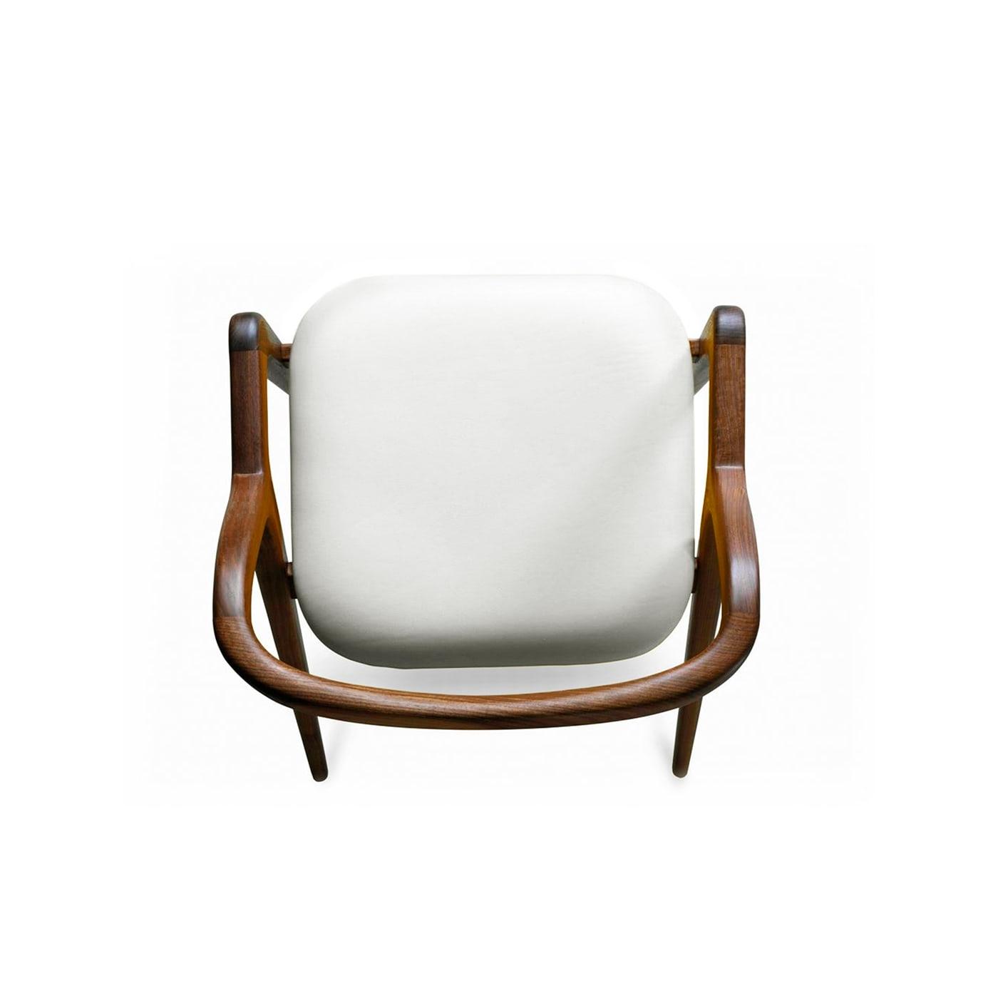 Cadeira In Breve Natural em Nogueira Maciça | Estofo: Leather PANDORA 649