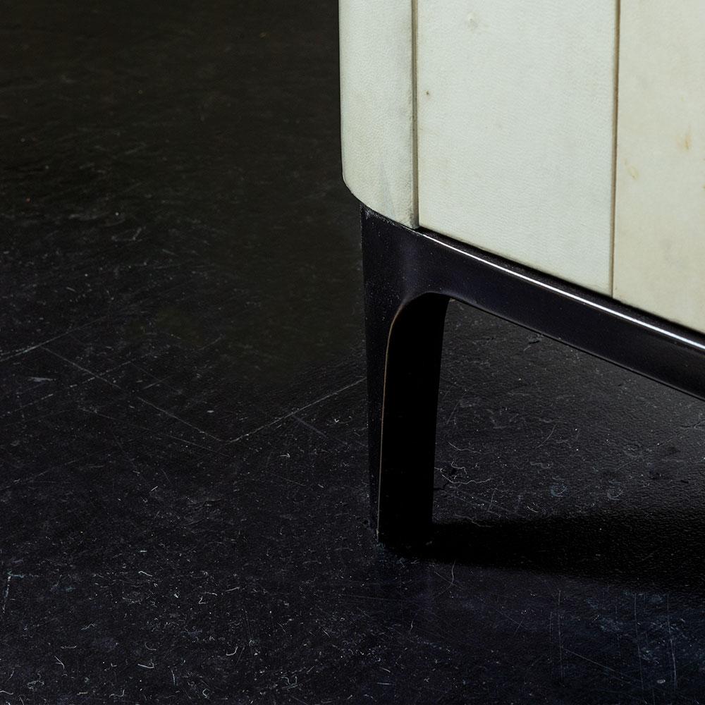 Aparador Aventine com Acabamento Pergaminho