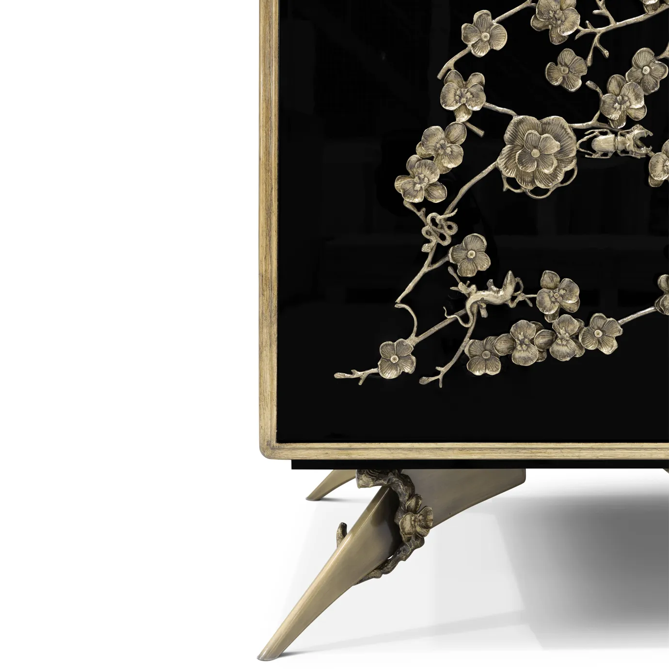 Roupeiro laca Mirage