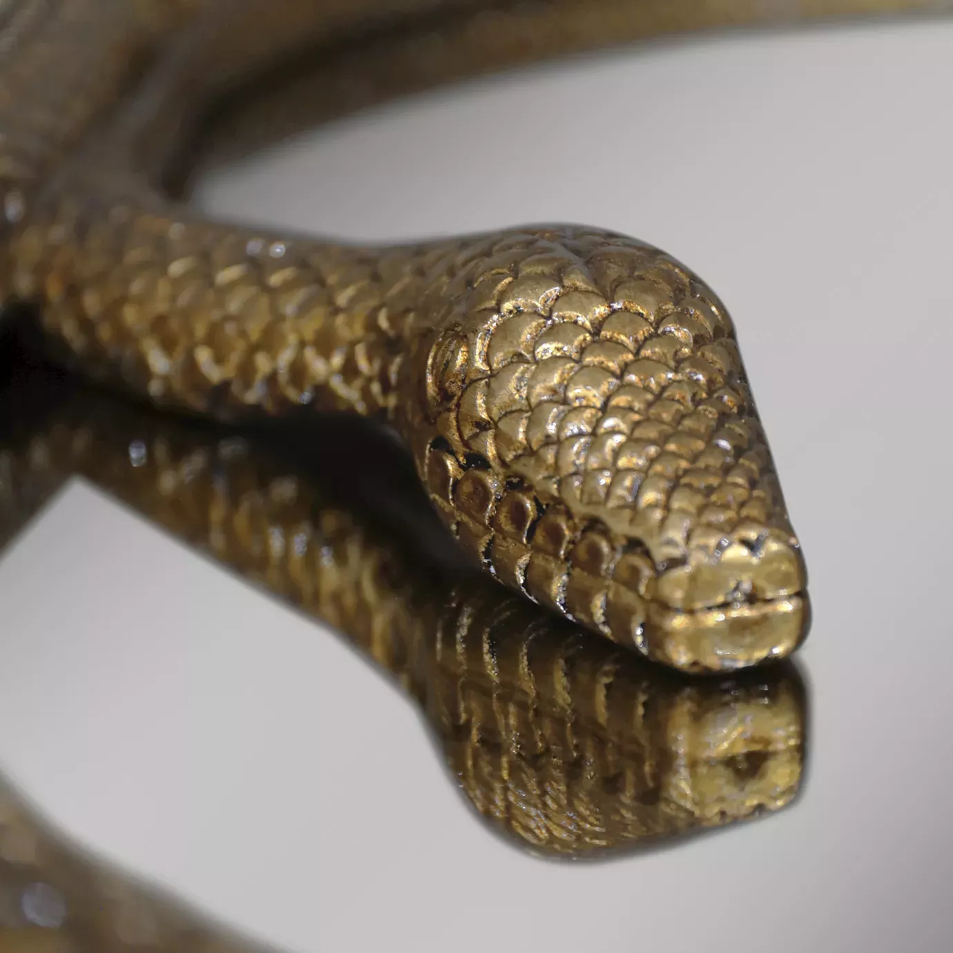 Espelho serpentino formato maçã