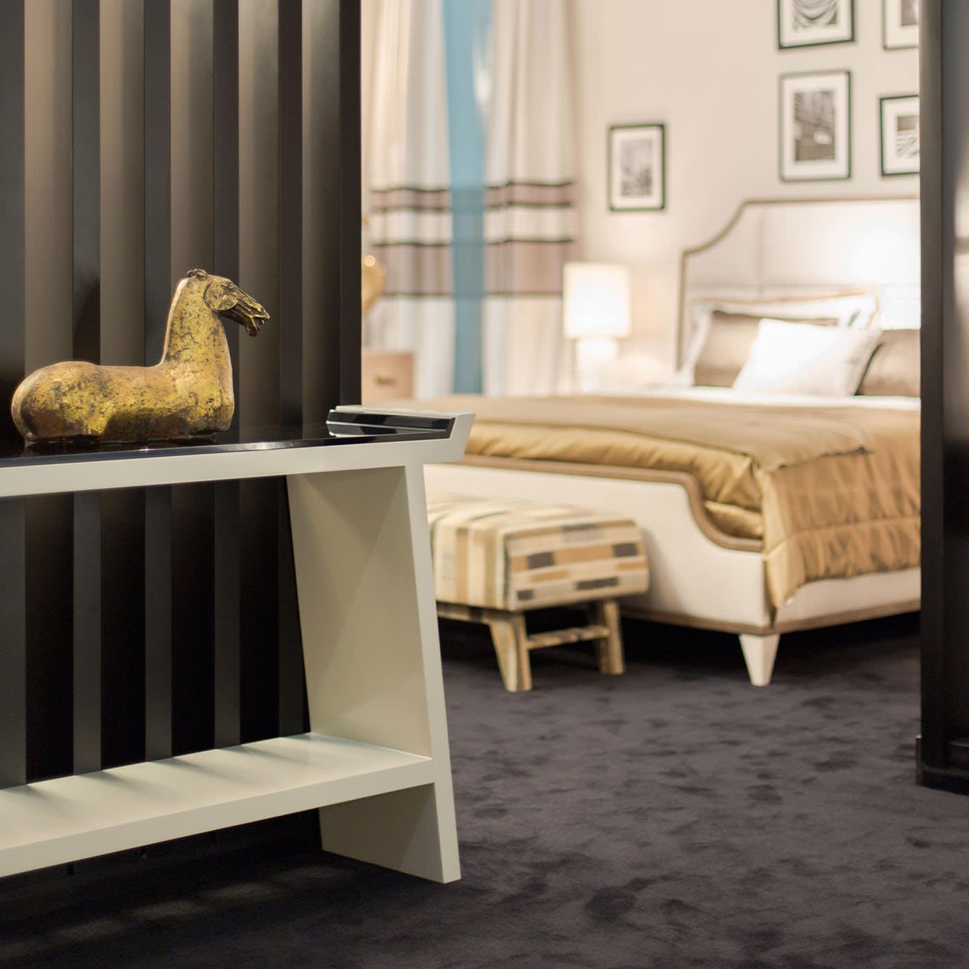 Consola Designer Italiana Chelsea | Acabamento: Lacado brilhante