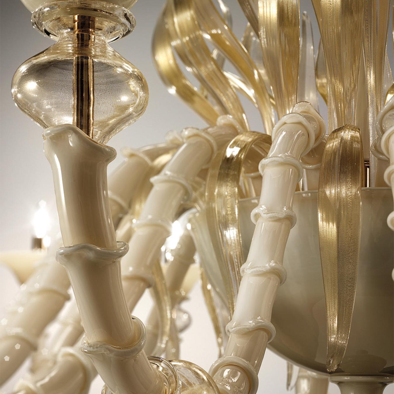 Lustre Clássico em Vidro de Murano Soprado Dourado