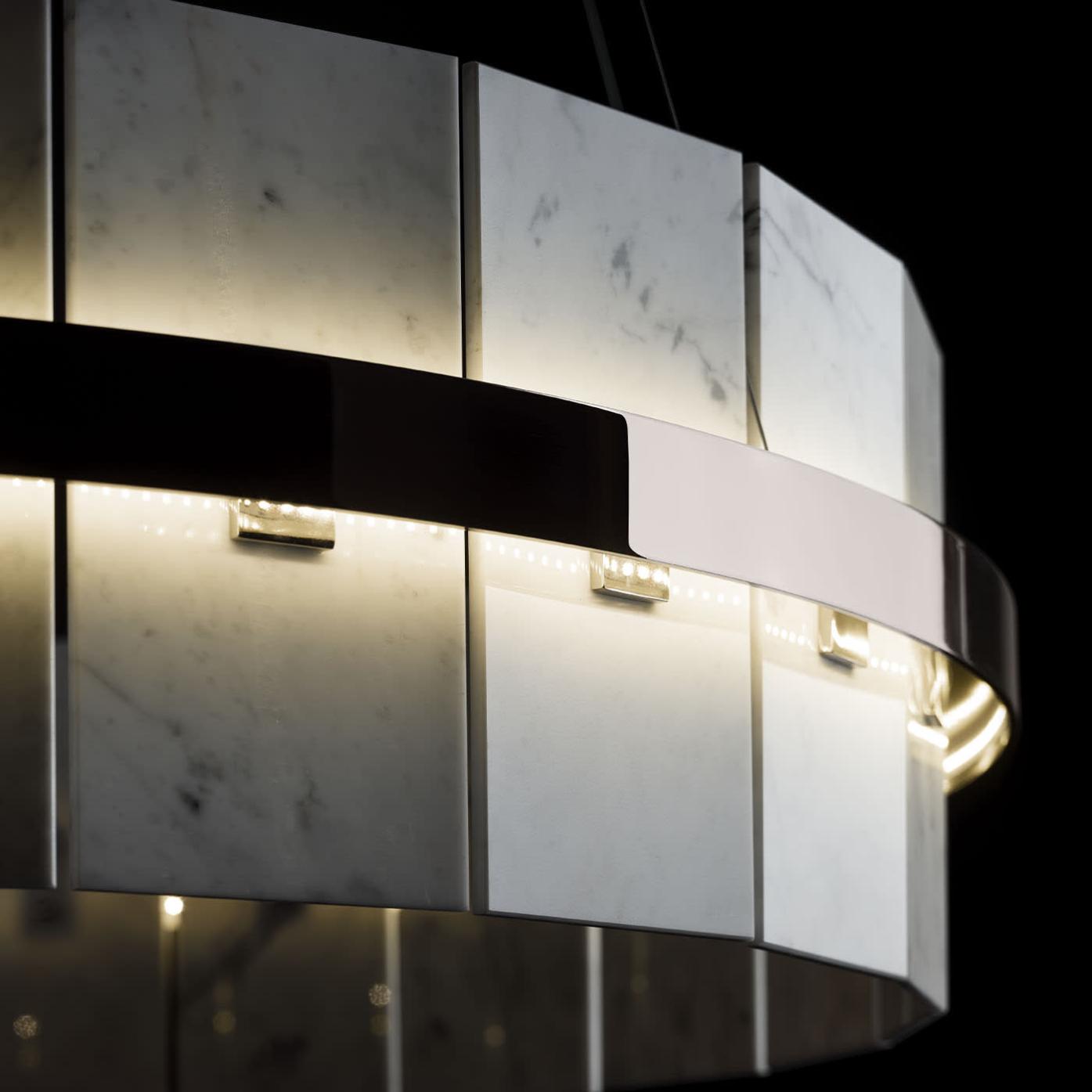 Lustre Redondo com Painéis de Mármore Carrara