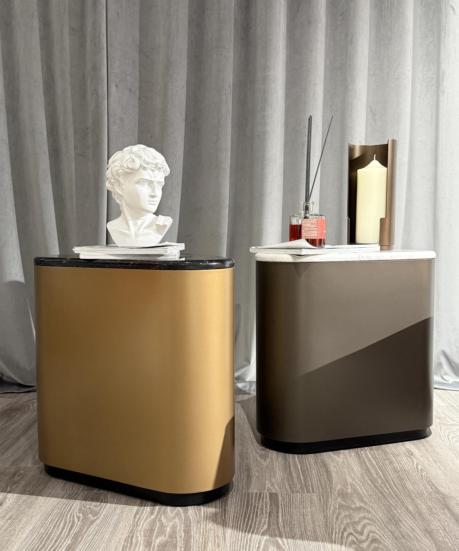 Mesa de Apoio Doris em Mármore