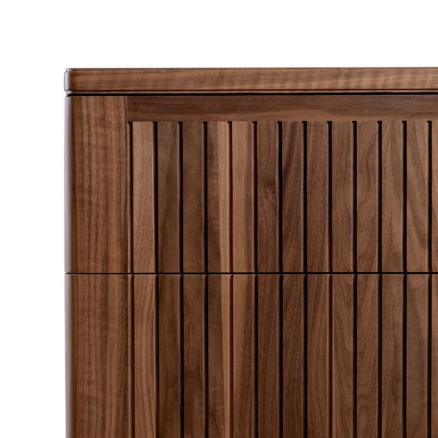 Cómoda Eleva Castanha