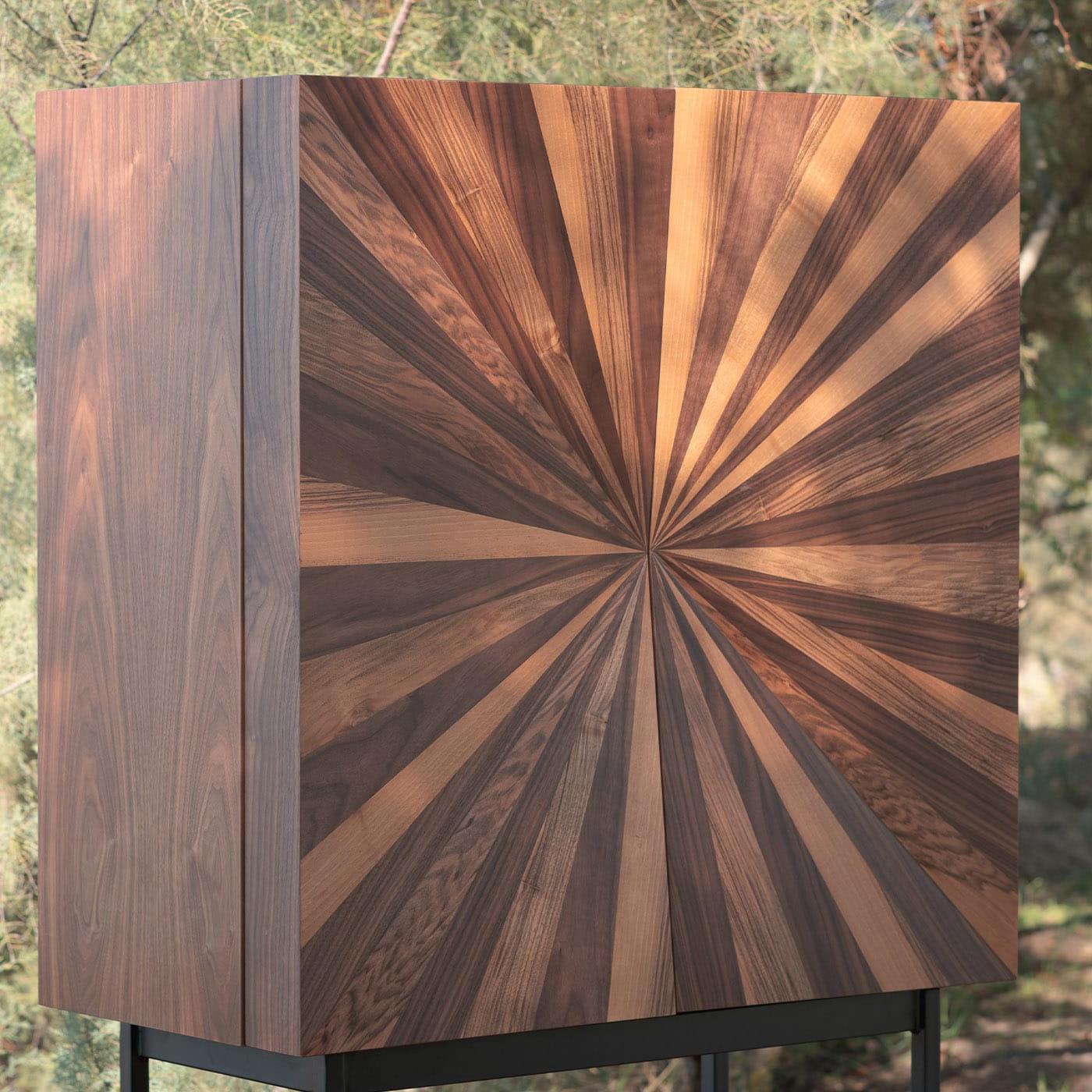 Armário madeira folheada