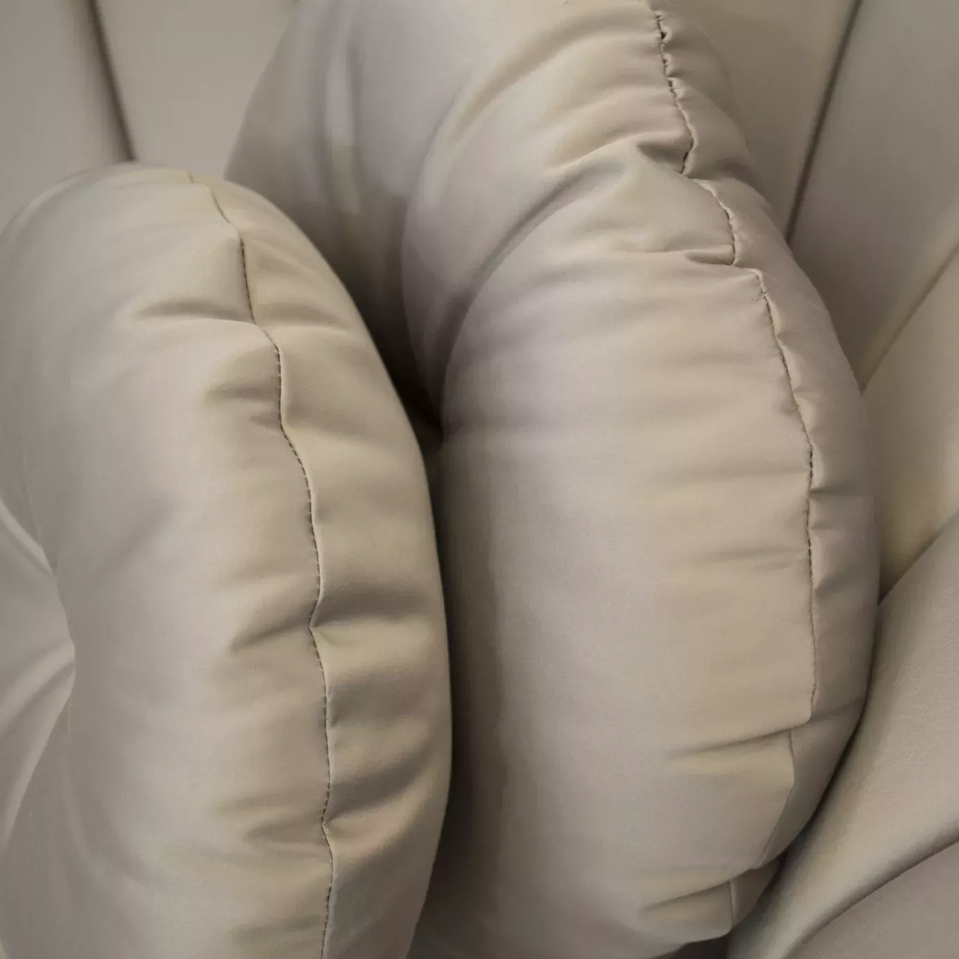 Sofá Comprido Base Metal Saphira