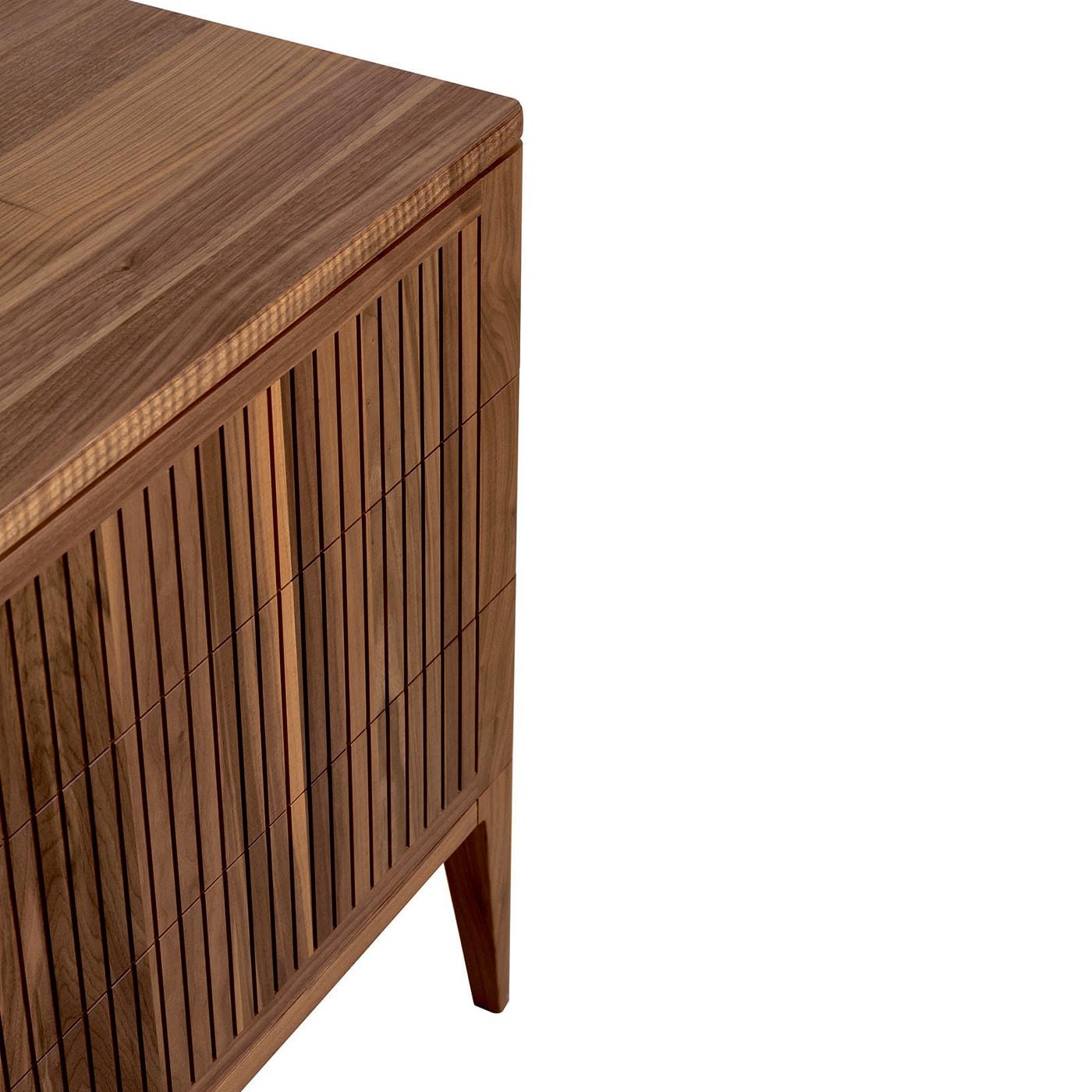 Cómoda Eleva Castanha