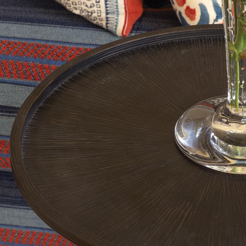 Mesa de Cocktail Ida com Acabamento Bronzeado