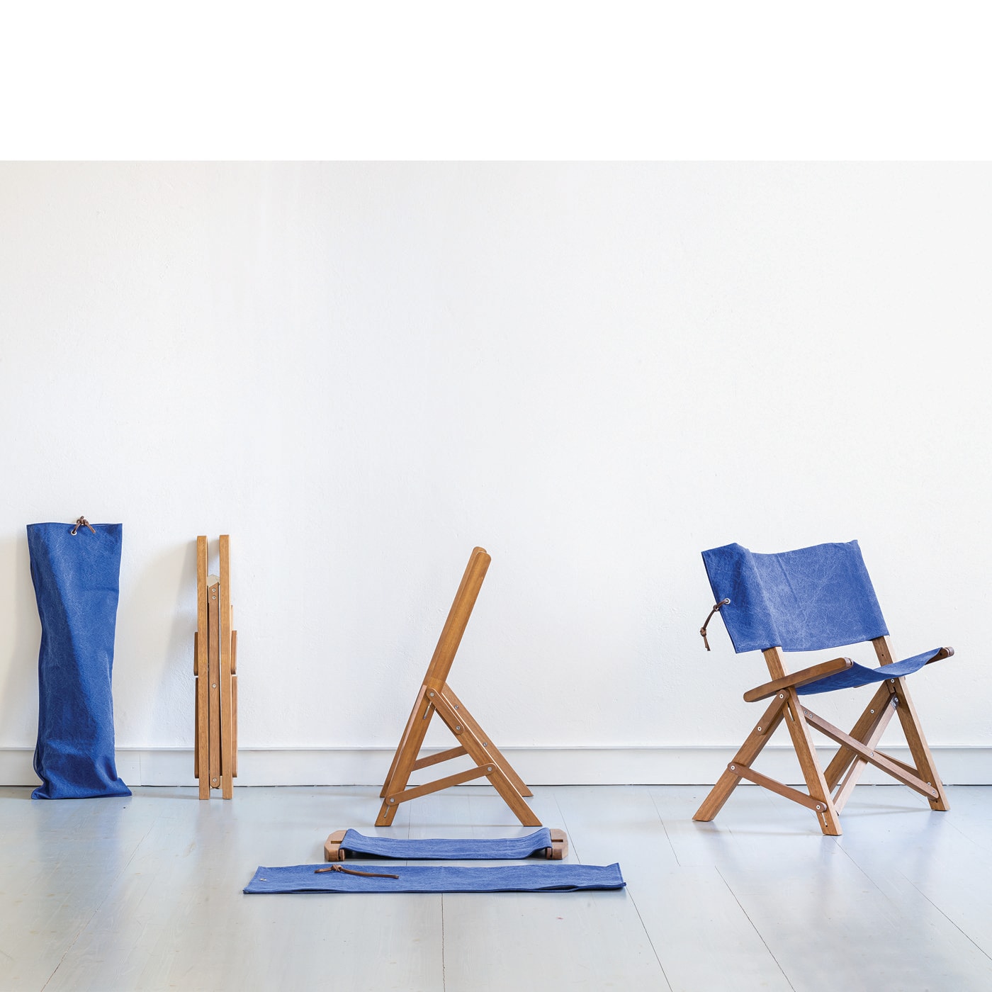 Cadeira Dobrável Dino | Base: Solid Black Walnut