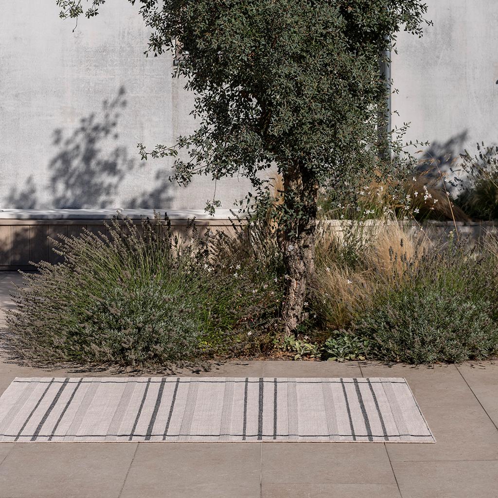 Tapete Exterior Zona Charcoal Line | Tamanho: 200 × 280 cm