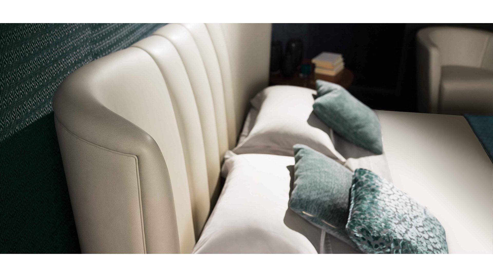 Cama Fashion Affair em Pele