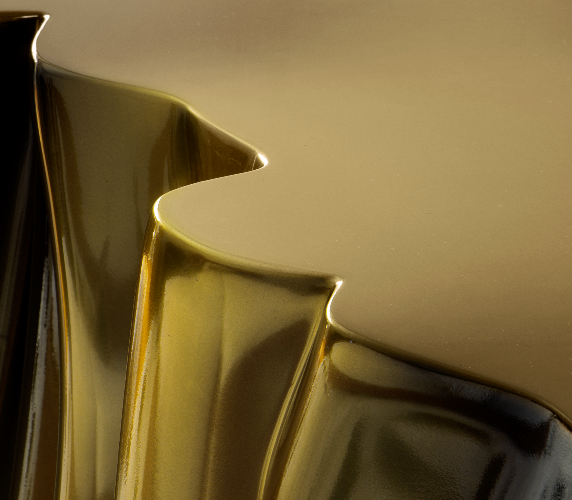 Aparador Monochrome dourado premium