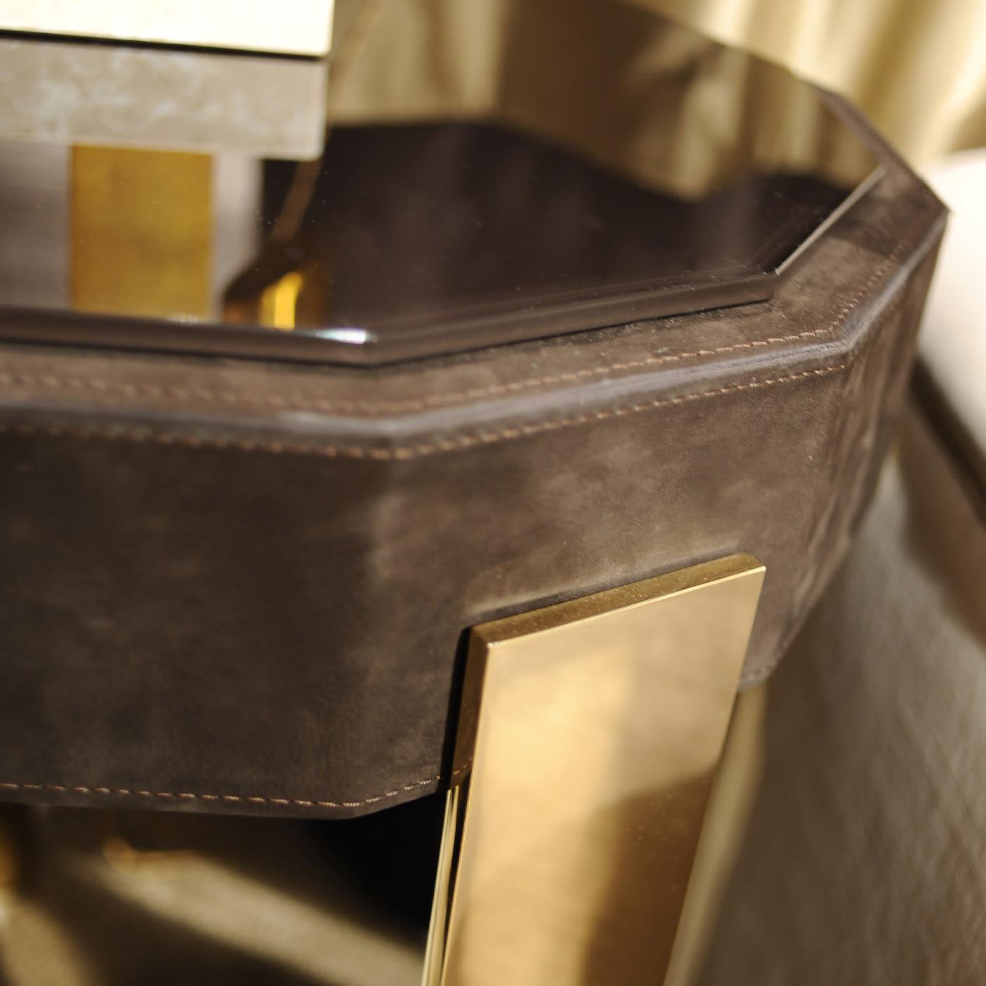 Mesa de Apoio Contemporânea Carthay | Acabamento: Lacado brilhante