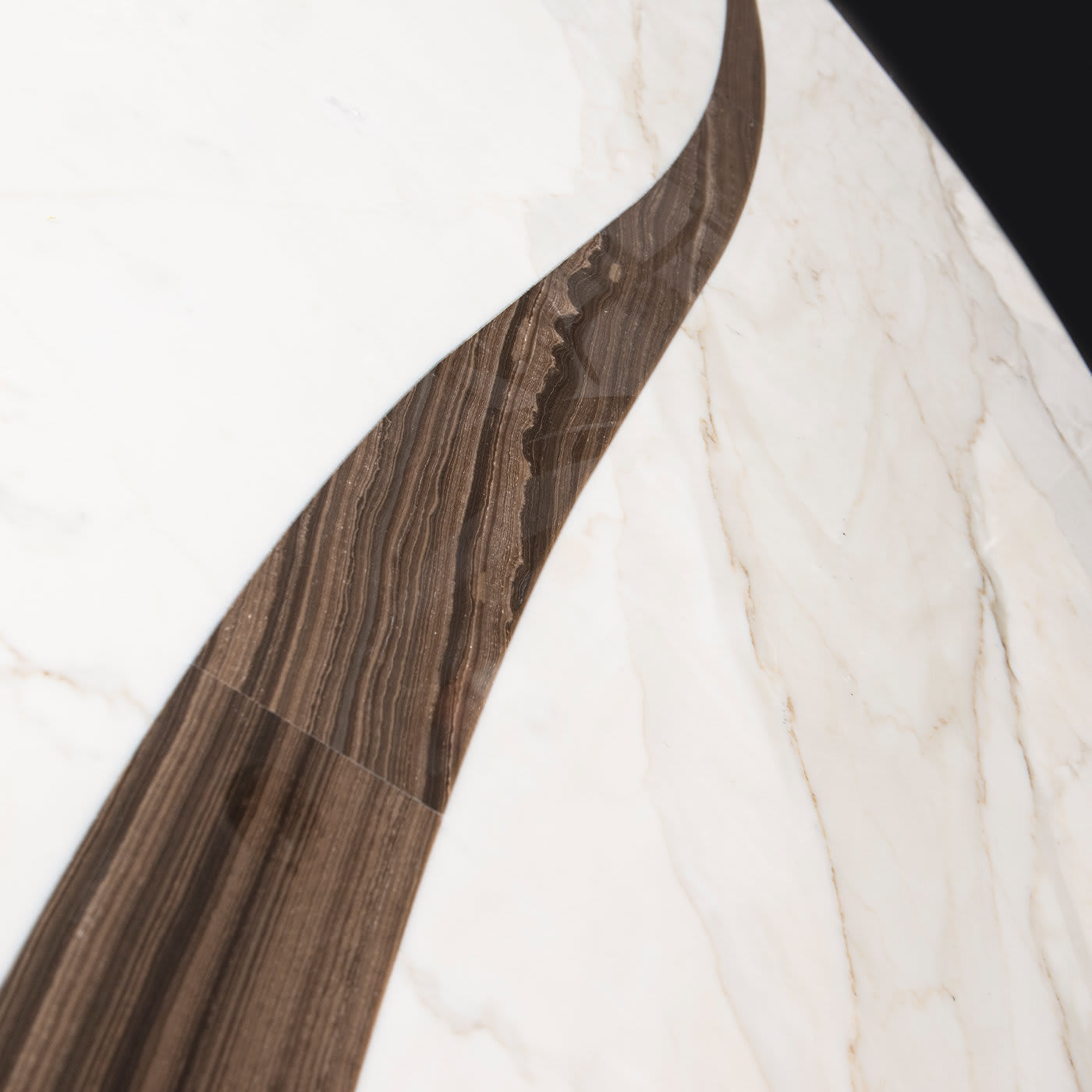 Mesa de Jantar Leaf com Tampo em Mármore